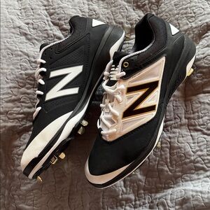 New Balance Men's Black and White Athletic Shoes